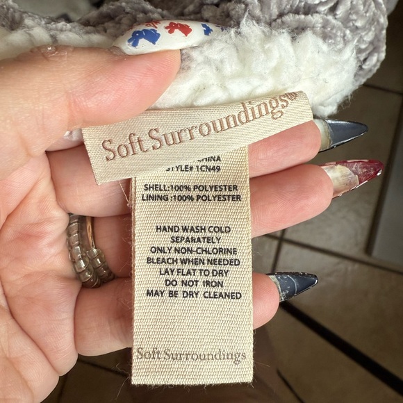 Soft Surroundings Chenille Sherpa Wearable Throw - Picture 5 of 6